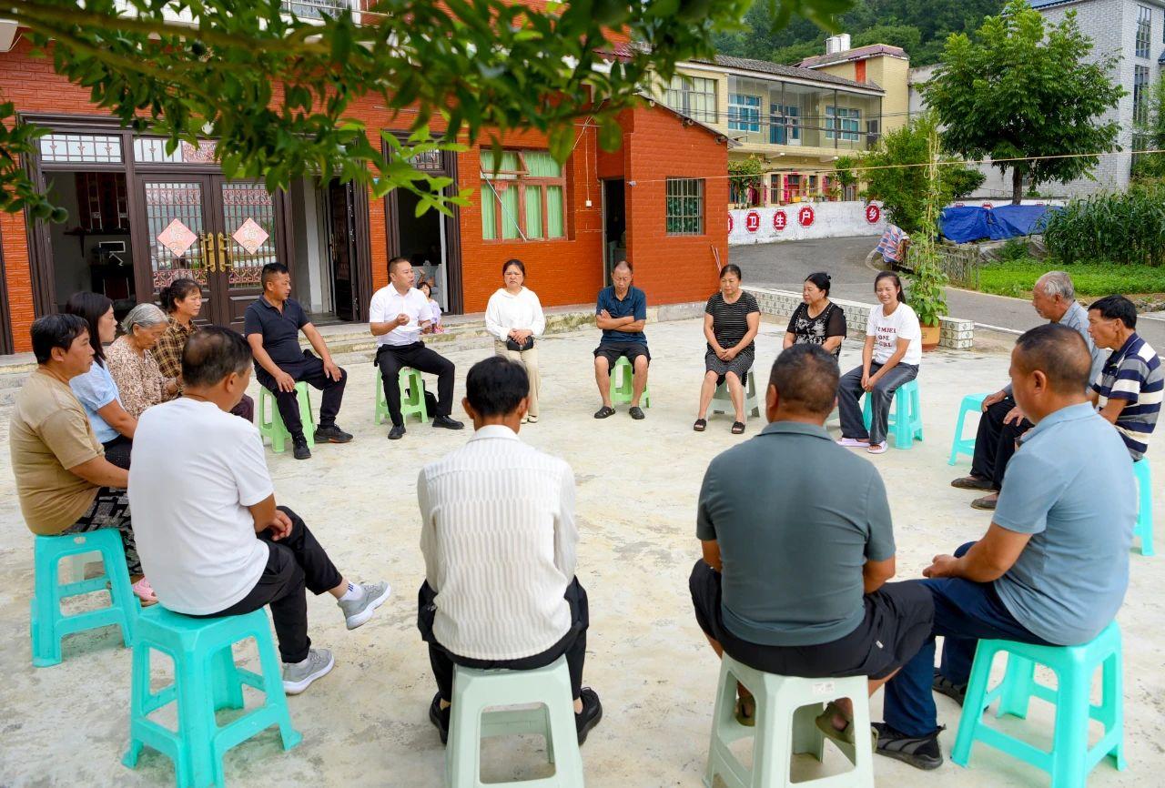 貴州黔西立法“直通車(chē)”載民聲入國(guó)法