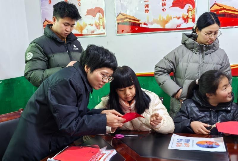 貴州盤(pán)州：當(dāng)非遺邂逅法治，新春主題黨日活動(dòng)“走新”更“走心”