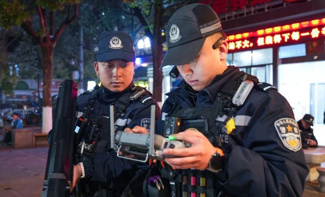 六盤(pán)水市公安街面警務(wù)站堅(jiān)守崗位守護(hù)萬(wàn)家團(tuán)圓