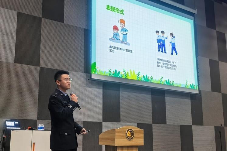 北京朝陽警方為青少年揭開“校園貸陷阱”等套路